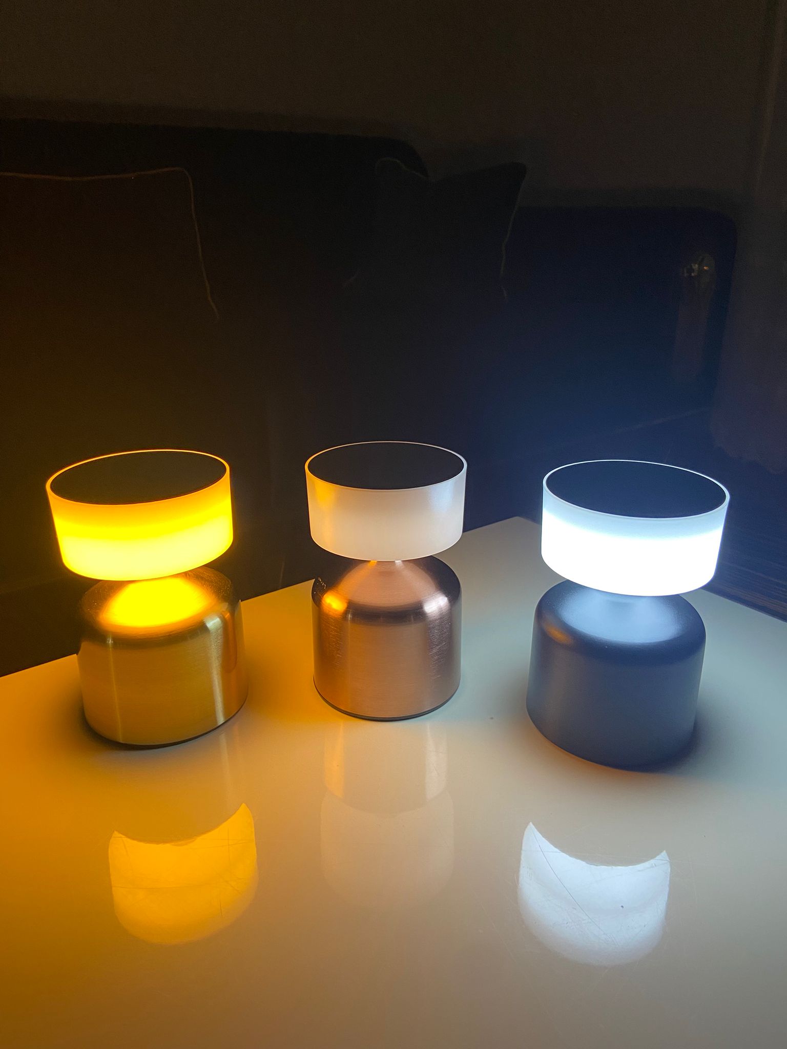 Modern Şarjlı Masa Lambası – Dokunmatik, 3 Işık Tonu (Beyaz, Gün Işığı, Buz Rengi)