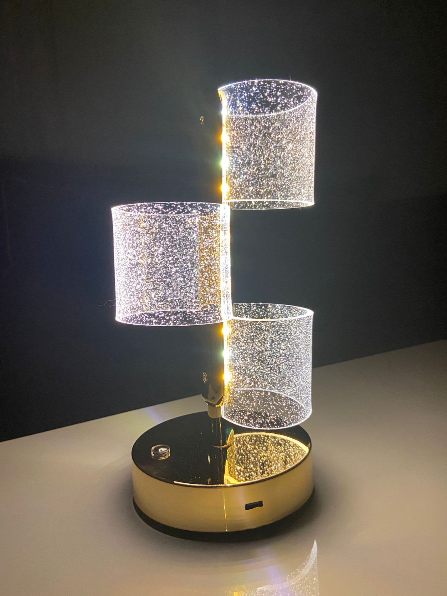 Modern Şarjlı Masa Lambası – Dokunmatik, 3 Işık Tonu (Beyaz, Gün Işığı, Buz Rengi)