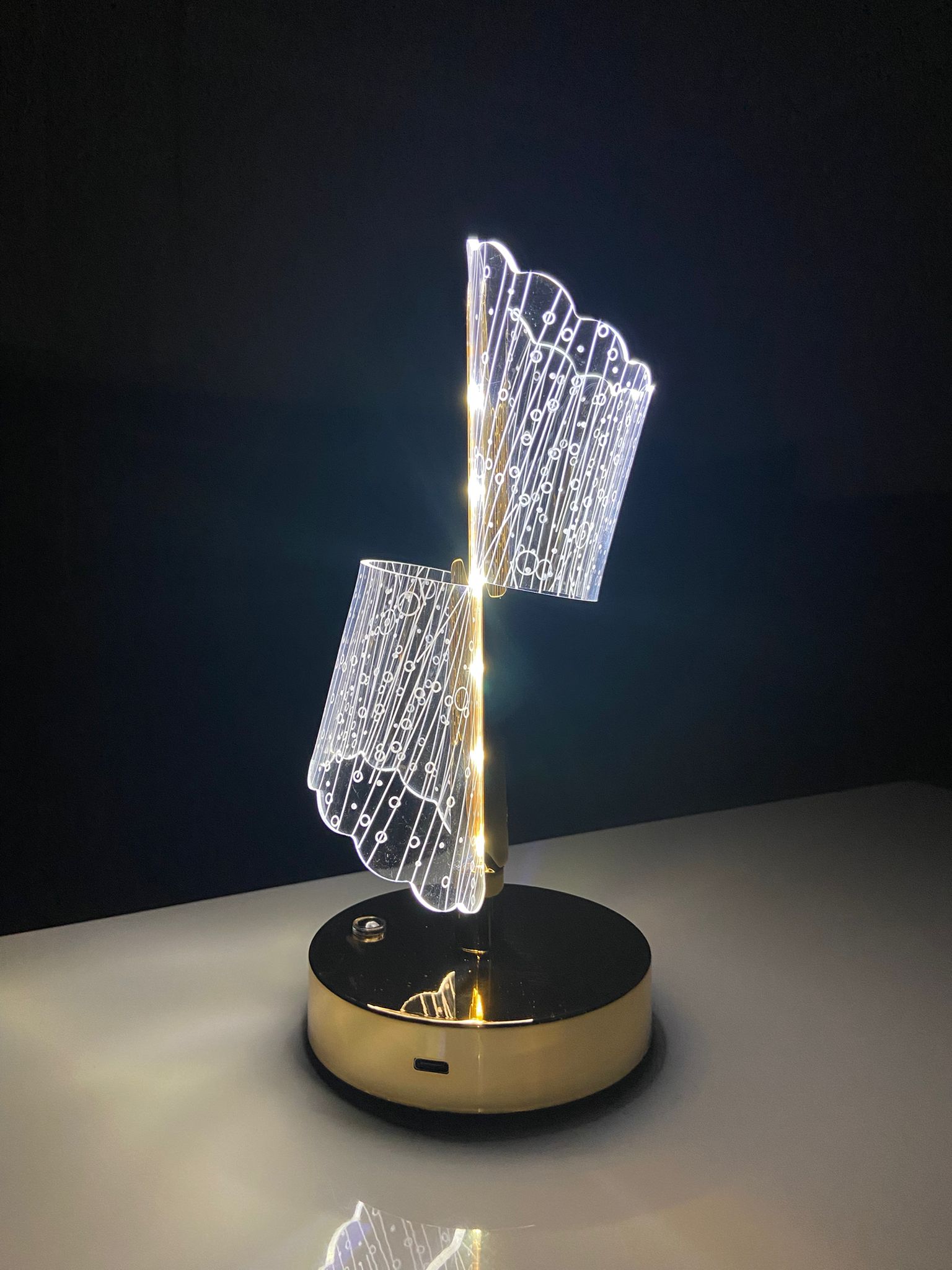 Modern Şarjlı Masa Lambası – Dokunmatik, 3 Işık Tonu (Beyaz, Gün Işığı, Buz Rengi)